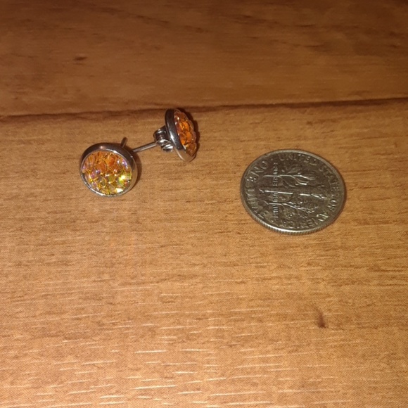 2 for $12🆕️🎃🎃🎃Mermaid scale earings - Picture 3 of 3